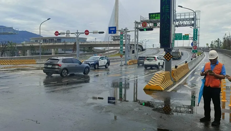 白海豚颱風殺到！淡江大橋今晚9點預警封閉 　慢車道全趴