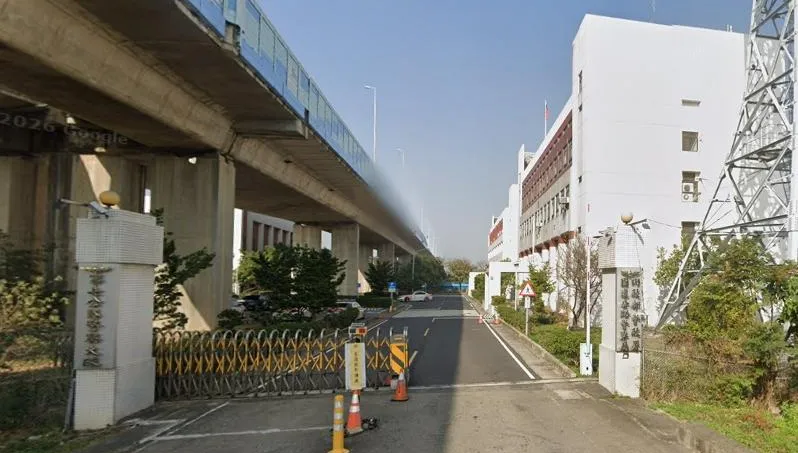 國道警察驚爆「小隊長恐嚇下屬」！還拍槍套嗆：很想開槍
