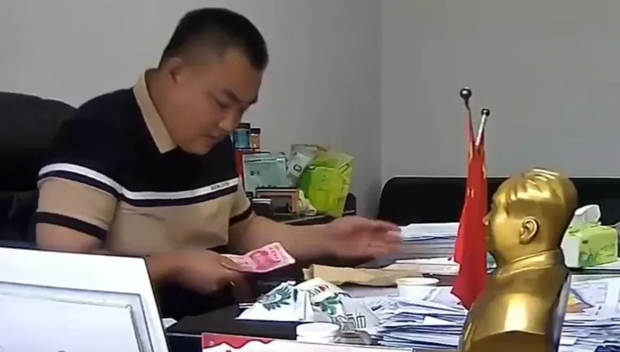 端午收禮全都錄！陸國企董座「數鈔畫面」瘋傳　官方火速免職