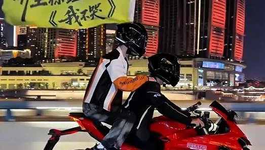 重慶玩出神操作！千元有找摩托車「落地簽」暴紅　謝霆鋒跟風朝聖