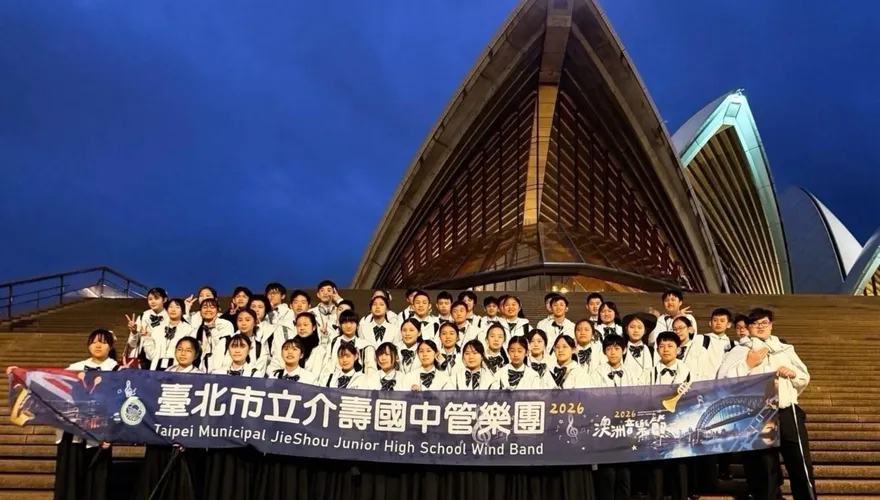 介壽國中管樂團澳洲摘金！達令港快閃圈粉雪梨