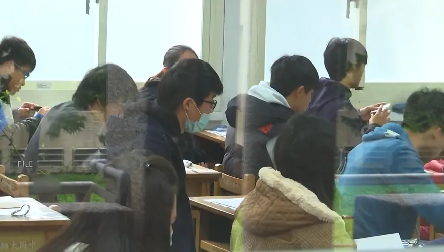 昨抓AI眼鏡！分科測驗今再查獲智慧錶、藍牙耳機
