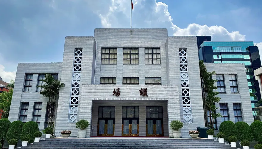 合法加熱菸機器非電子煙　立委反對比照菸品加貼50%警示圖文