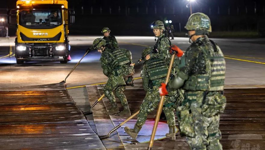 聯合防禦操演登場　空軍實兵演練夜間搶修佳山基地跑道