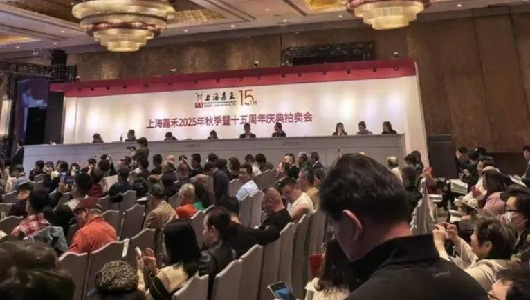 地攤貨變7百萬「乾隆梅瓶」！北京拍賣公司設暗樁　騙收藏家上億