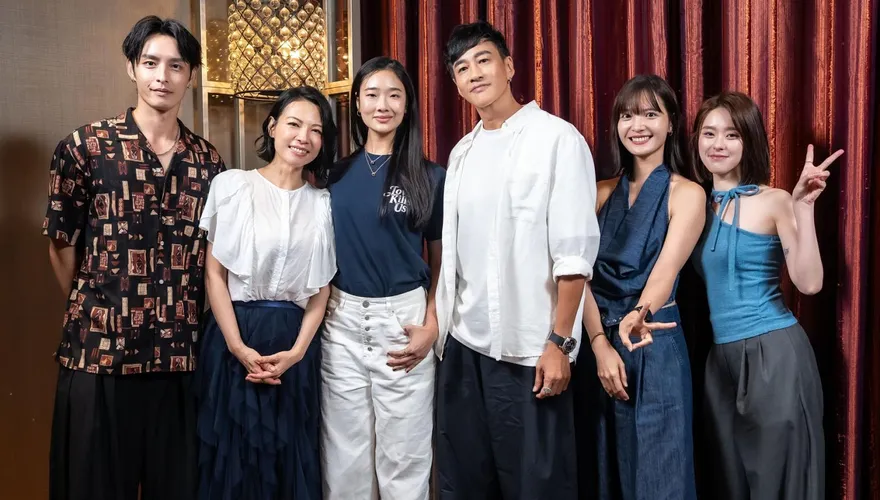 何潤東新劇殺青！曹佑寧突當眾告白「導演我愛你」 他笑回：我結婚了
