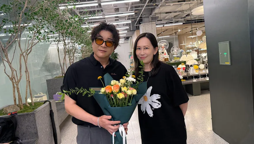 瑪菲司慶生排場超狂！SJ神童驚喜突襲直播　Apink南珠捧蛋糕現身