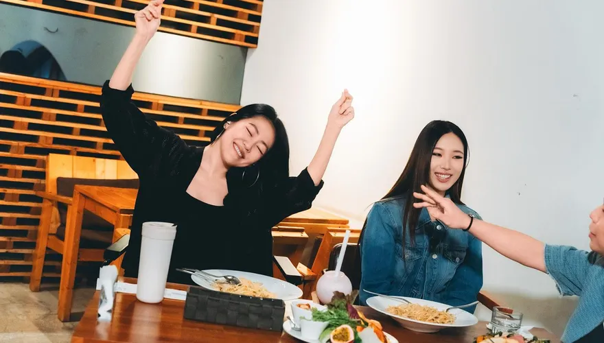 Elly首揭小S與許雅鈞婚姻現狀！再爆母女聯手騙爸爸內幕