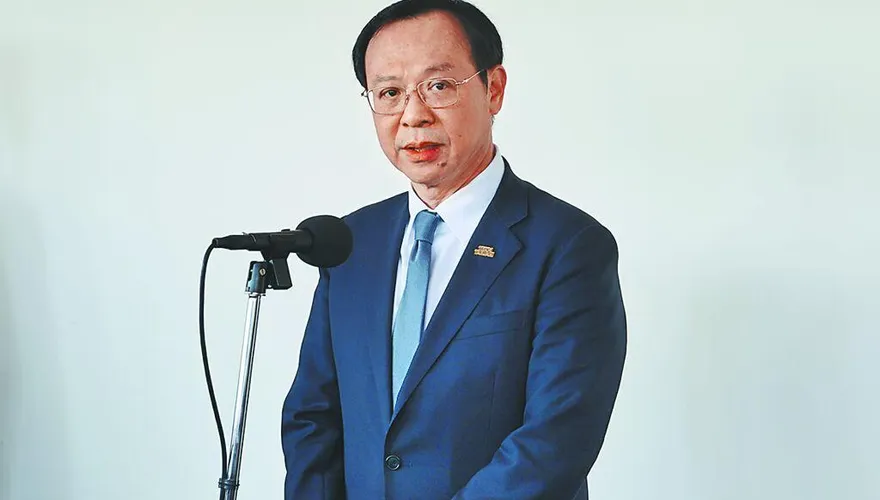 連自己人都開砲！毒油風暴止不住 　親綠名嘴怒吼：衛福部長下台