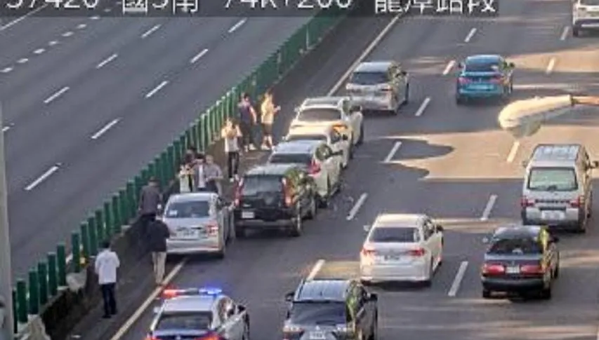 影/國3高原段5車連環撞！瑪莎拉蒂「疑未保車距」釀禍