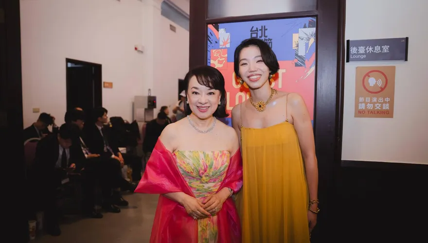 洪佩瑜抱病登北影獻唱！靠颱風假救回聲音　後台見翁倩玉秒變小粉絲