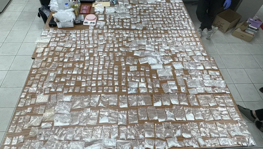 影/青春專案大掃毒！左營警跨區逮藥頭　扣海量依托咪酯