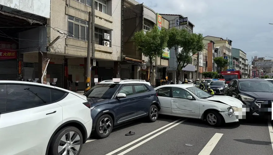台中豐原7車連環車禍！機車遭夾擊　毒駕女駕駛移送偵辦