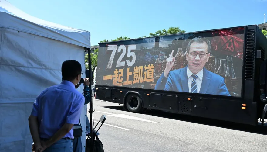 羅智強喊出動「反毒油鐵金剛」廣告車！跑遍北市12區反毒油