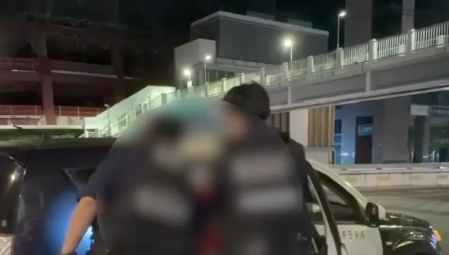 影/毒駕貨車拒檢狂飆！行政院旁上演驚險追捕　警拔槍壓制