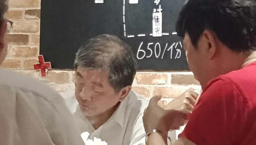 毒油危機尚未解除！督導政委陳時中「趕酒攤」動態全曝光