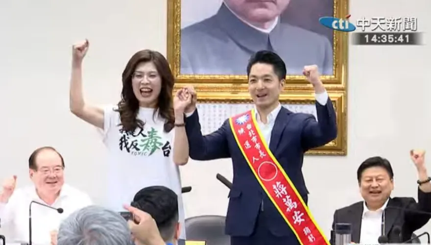 影/鄭麗文給蔣萬安披肩帶！提名老戰友選台北市長：委屈面對濫竽充數對手