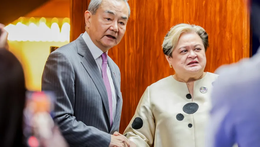 東協場邊會互槓南海衝突　王毅：中菲關係站在十字路口
