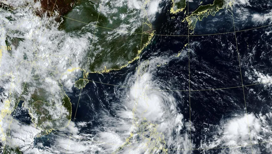 紅霞颱風將擦邊台灣！今晚通過巴士海峽　東南部風雨最猛