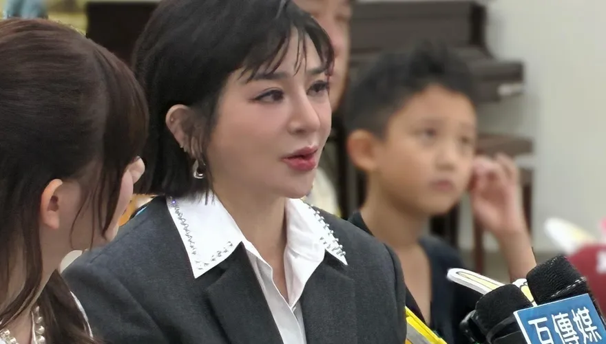 直擊/王彩樺重建鼻子成功！認花35萬「挖空異物」　女兒笑虧：整形界菩薩