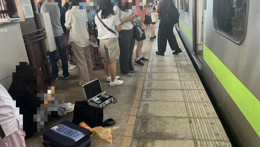 台鐵南樹林站月台女子遭區間車擦撞　列車一度延誤