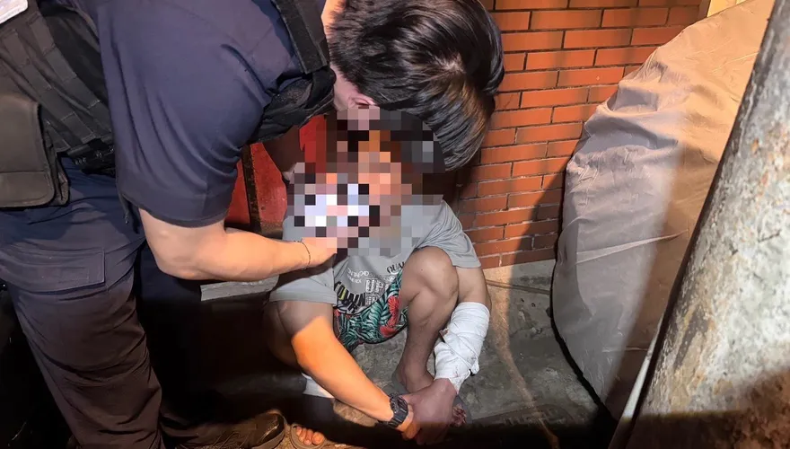 菸抽一半！中和男持刀劃破「瓦斯管」縱火　警壓制逮捕