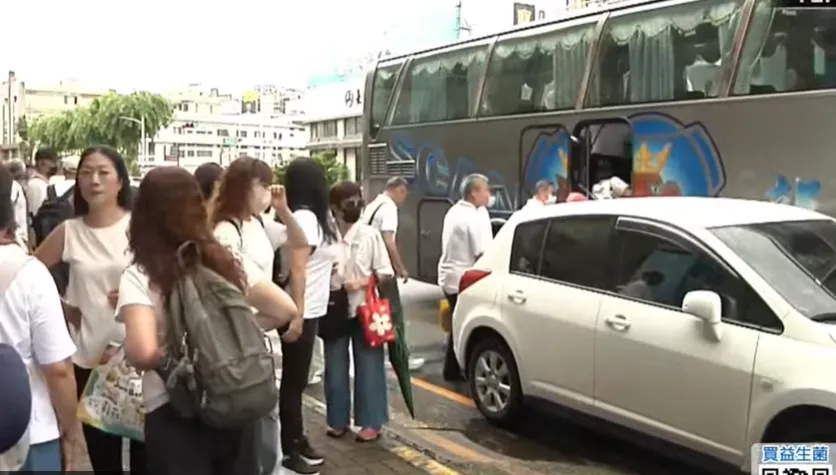 毒油掀民怒！高雄人包車北上炸裂凱道　婦人氣訴：連外食都不敢