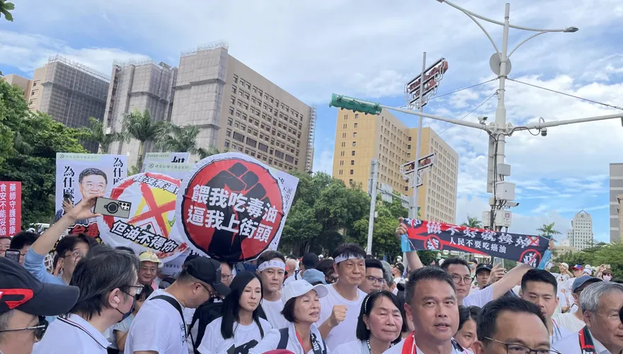影/民眾黨號召大陣仗趕赴凱道！725反毒台現場爆了
