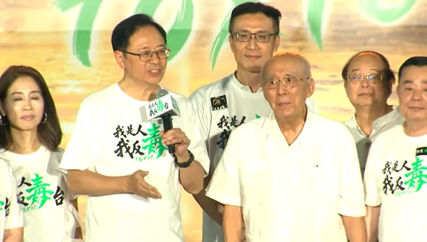87歲吳伯雄登凱道！張善政怒轟中央傲慢：多喝水排毒要這政府幹嘛？