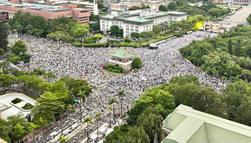 青鳥硬扯凱道沒人「震撼空拍照」打臉　盧秀燕：台灣的主人發出怒吼！