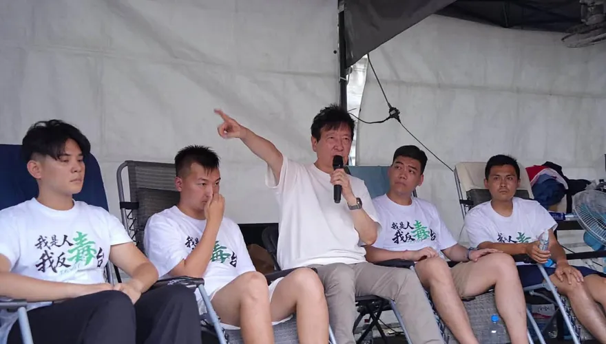 反毒油絕食6天！何元楷血糖太低強制送醫　臉書報平安：我沒事