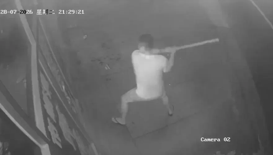 影/南市議員邱昭勝服務處遭人持球棒狠砸　警逮4人送辦