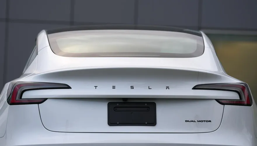跳出電池故障代碼！Tesla台灣祭補償方案　維修代步車加倍