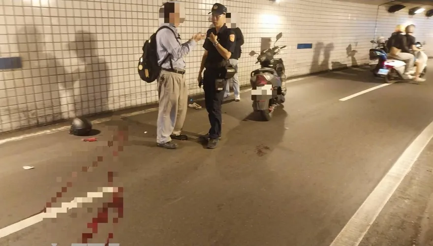 高雄「楠梓百慕達」出事！騎士自摔「地留血痕」命危搶救
