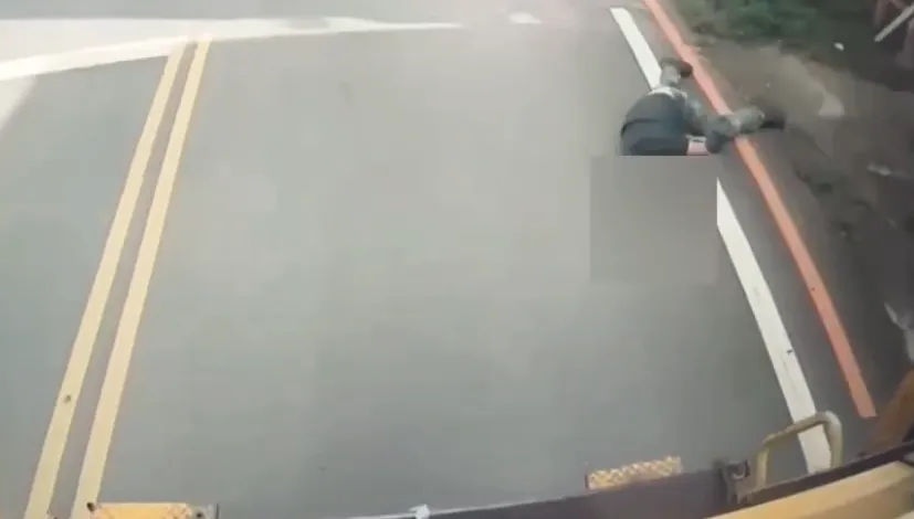 影/恆春清潔隊員站後車斗跌落！腦部重創搶救3天不治