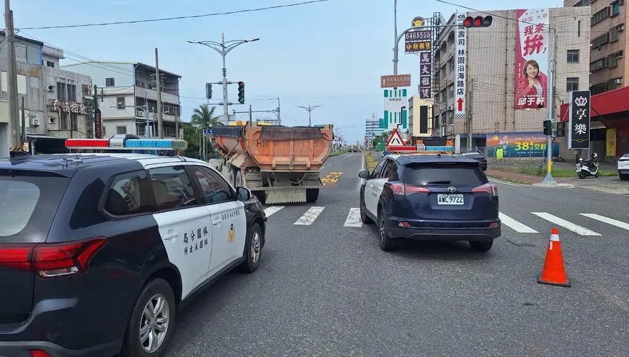 高雄林園死亡車禍！聯結車右轉撞機車　78歲婦摔落遭輾斃