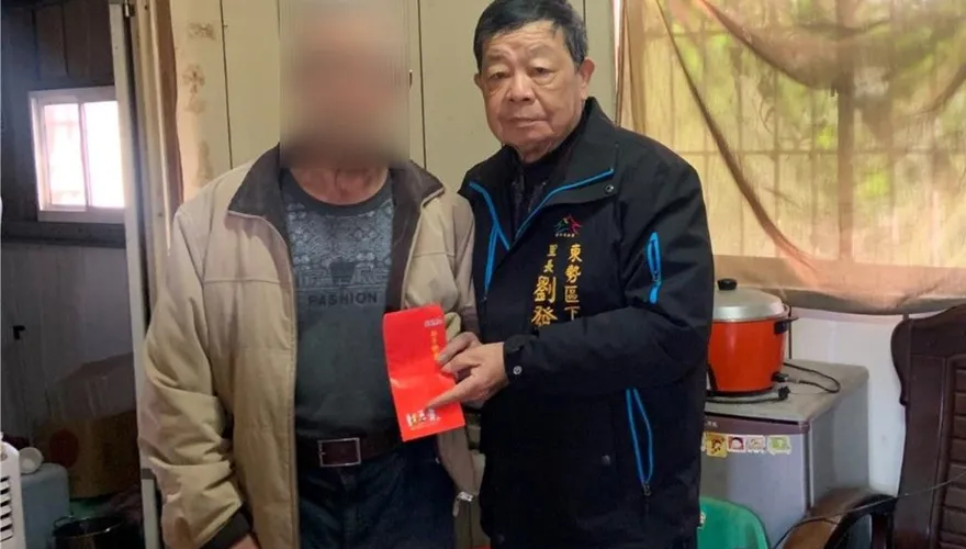 震驚山城！深耕30年七連霸里長病逝　盧秀燕靈前哀悼
