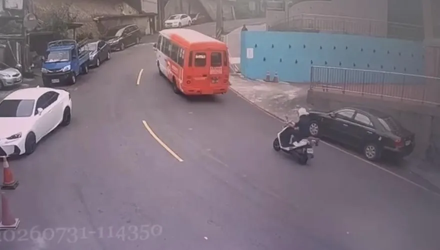 影/基隆公車處遭闖入開走巴士　警火速攔車逮毒蟲送辦