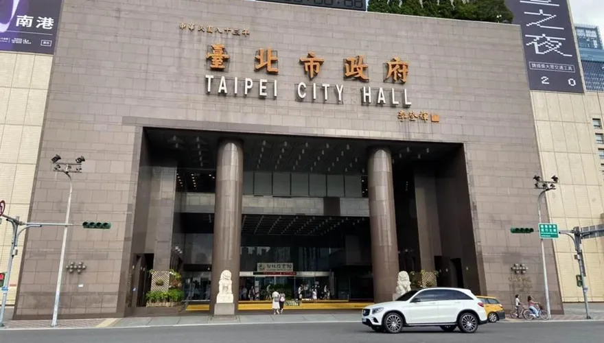 影/北市府法律諮詢！女朝律師潑紅茶遭送辦　法務局譴責