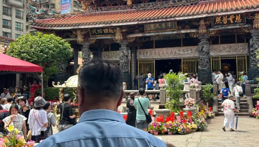 觀音成道日履約赴龍山寺參拜　李四川：願為新北盡最大心力