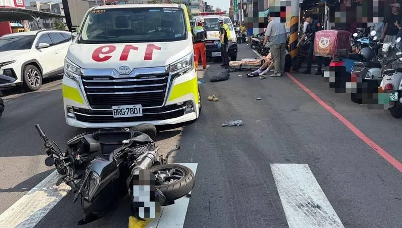 苗栗黃昏市場驚見「2行人被撞飛」！疑違規過馬路遇禍