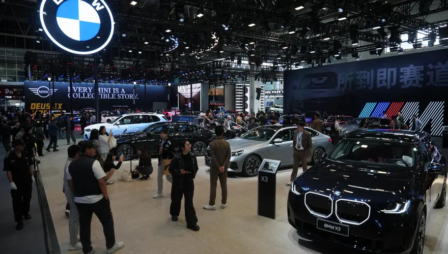降價也賣不動！BMW在陸銷量暴跌2成　宣布全球裁員8000人