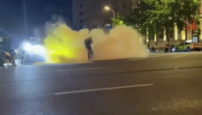 影/飆車炸街還比中指挑釁！遼寧警大掃蕩逮103名「鬼火少年」