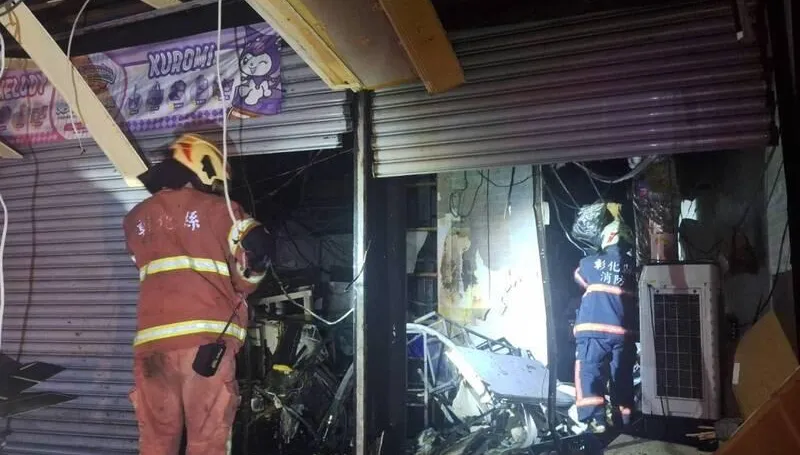 氣爆？彰化基督教醫院對面「早餐店深夜炸開」碎片噴滿街