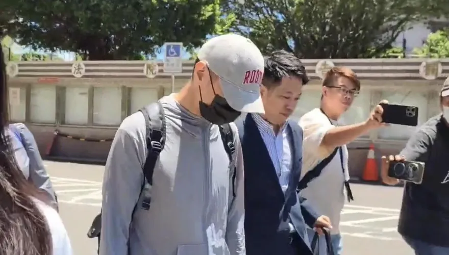 影/頂大生台64遭丟包輾斃今開庭　涉案運將現身不發一語
