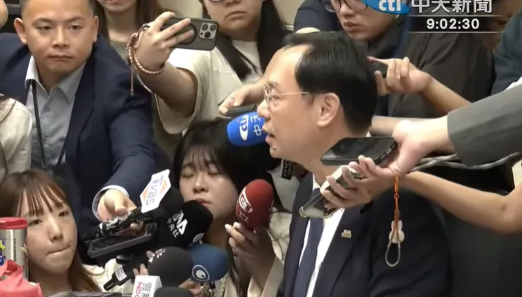 毒油放行20%「食藥署直通政院」　石崇良否認被「跳過」