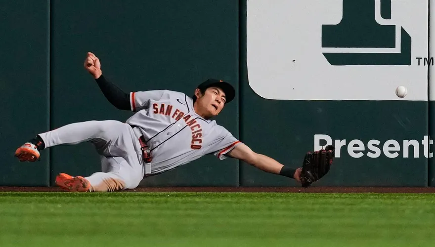 MLB/匆匆忙忙連滾帶爬！李政厚「再見跌倒」超糗　教頭幫緩頰了