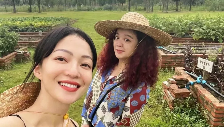 送天后化妝師陳聆薇最後一程！張韶涵悲慟發聲：無法接受