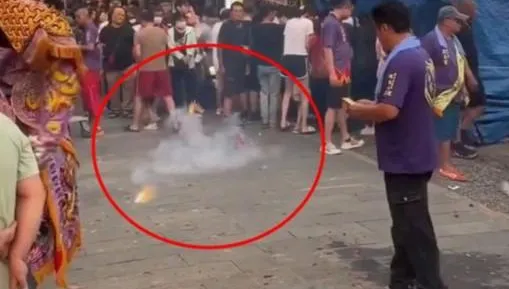 大溪廟會遶境惹議！工作人員竟朝人群丟排炮　險炸到孩童