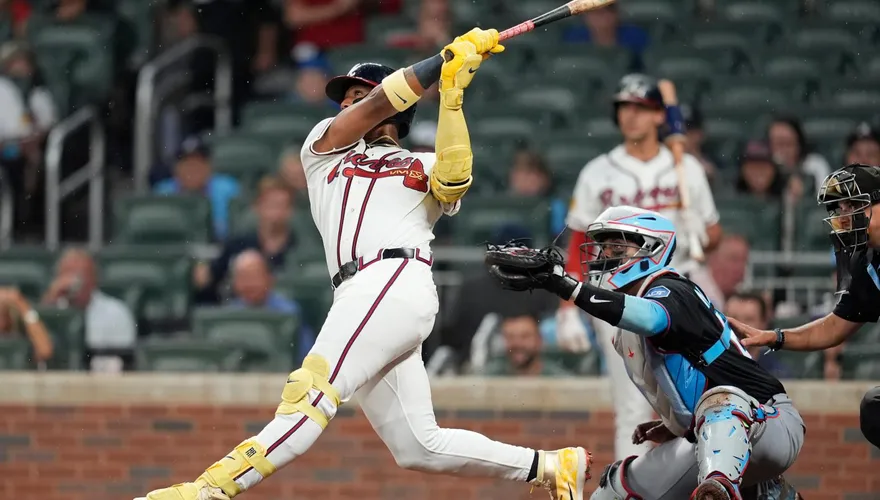 MLB/馬林魚外野手「把球震出牆」　阿庫尼亞外野飛球變全壘打